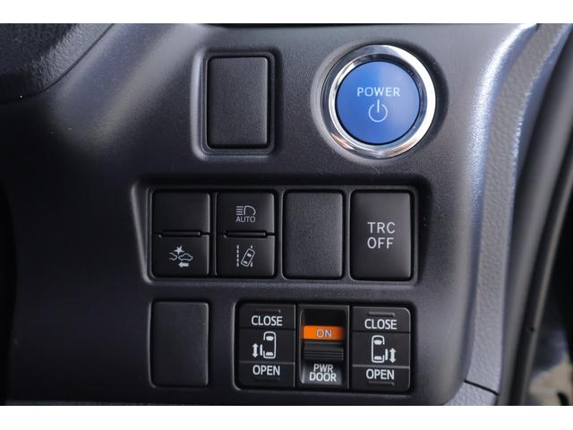 ノア ハイブリッドＳｉ　ダブルバイビーＩＩＩ　衝突被害軽減ブレーキ　純正９インチナビ　地デジＴＶ　バックカメラ　後席モニター　スマートキー　ＥＴＣ　クルコン　車線逸脱警報　オートハイビーム　両側電動ドア　クリアランスソナー　シートヒーター　前後ドラレコ　ＬＥＤライト（27枚目）