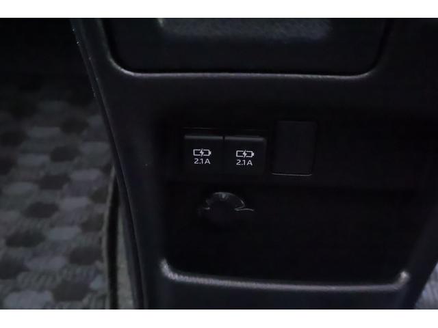 ノア ハイブリッドＳｉ　ダブルバイビーＩＩＩ　衝突被害軽減ブレーキ　純正９インチナビ　地デジＴＶ　バックカメラ　後席モニター　スマートキー　ＥＴＣ　クルコン　車線逸脱警報　オートハイビーム　両側電動ドア　クリアランスソナー　シートヒーター　前後ドラレコ　ＬＥＤライト（33枚目）