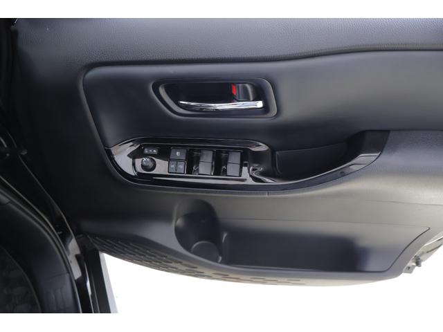 ノア ハイブリッドＳｉ　ダブルバイビーＩＩＩ　衝突被害軽減ブレーキ　純正９インチナビ　地デジＴＶ　バックカメラ　後席モニター　スマートキー　ＥＴＣ　クルコン　車線逸脱警報　オートハイビーム　両側電動ドア　クリアランスソナー　シートヒーター　前後ドラレコ　ＬＥＤライト（43枚目）