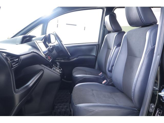 ノア ハイブリッドＳｉ　ダブルバイビーＩＩＩ　衝突被害軽減ブレーキ　純正９インチナビ　地デジＴＶ　バックカメラ　後席モニター　スマートキー　ＥＴＣ　クルコン　車線逸脱警報　オートハイビーム　両側電動ドア　クリアランスソナー　シートヒーター　前後ドラレコ　ＬＥＤライト（45枚目）