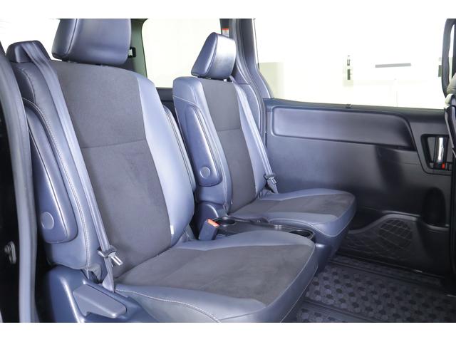 ノア ハイブリッドＳｉ　ダブルバイビーＩＩＩ　衝突被害軽減ブレーキ　純正９インチナビ　地デジＴＶ　バックカメラ　後席モニター　スマートキー　ＥＴＣ　クルコン　車線逸脱警報　オートハイビーム　両側電動ドア　クリアランスソナー　シートヒーター　前後ドラレコ　ＬＥＤライト（46枚目）