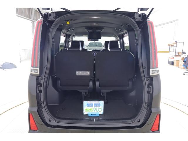 ノア ハイブリッドＳｉ　ダブルバイビーＩＩＩ　衝突被害軽減ブレーキ　純正９インチナビ　地デジＴＶ　バックカメラ　後席モニター　スマートキー　ＥＴＣ　クルコン　車線逸脱警報　オートハイビーム　両側電動ドア　クリアランスソナー　シートヒーター　前後ドラレコ　ＬＥＤライト（52枚目）