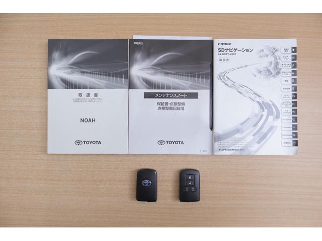 ノア ハイブリッドＳｉ　ダブルバイビーＩＩＩ　衝突被害軽減ブレーキ　純正９インチナビ　地デジＴＶ　バックカメラ　後席モニター　スマートキー　ＥＴＣ　クルコン　車線逸脱警報　オートハイビーム　両側電動ドア　クリアランスソナー　シートヒーター　前後ドラレコ　ＬＥＤライト（60枚目）