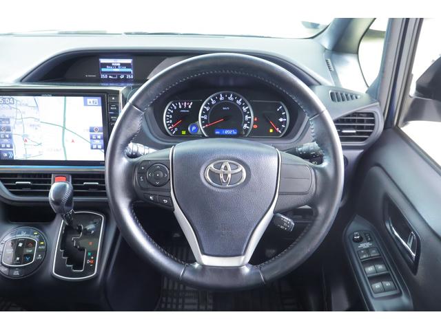 ヴォクシー Ｖ　ツインムーンルーフ　１０インチナビ　地デジＴＶ　バックカメラ　スマートキー　ＥＴＣ　クルーズコントロール　オートハイビーム　両側電動スライドドア　Ｂｌｕｅｔｏｏｔｈ接続　ＬＥＤヘッドライト　アイドリングストップ　純正アルミ　横滑り防止装置（13枚目）