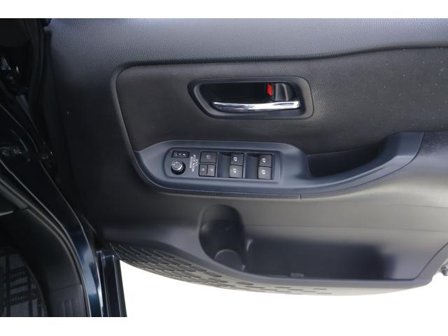 ヴォクシー Ｖ　ツインムーンルーフ　１０インチナビ　地デジＴＶ　バックカメラ　スマートキー　ＥＴＣ　クルーズコントロール　オートハイビーム　両側電動スライドドア　Ｂｌｕｅｔｏｏｔｈ接続　ＬＥＤヘッドライト　アイドリングストップ　純正アルミ　横滑り防止装置（33枚目）