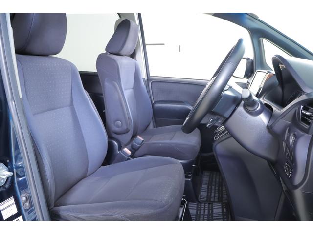 ヴォクシー Ｖ　ツインムーンルーフ　１０インチナビ　地デジＴＶ　バックカメラ　スマートキー　ＥＴＣ　クルーズコントロール　オートハイビーム　両側電動スライドドア　Ｂｌｕｅｔｏｏｔｈ接続　ＬＥＤヘッドライト　アイドリングストップ　純正アルミ　横滑り防止装置（34枚目）