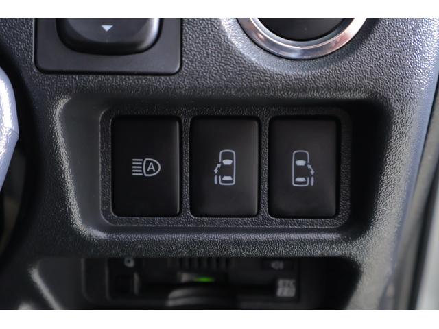 ハイエースバン スーパーＧＬダークプライムＩＩ　４ＷＤ　衝突被害軽減ブレーキ　純正ナビ地デジＴＶ　全周囲カメラ　スマートキー　ＥＴＣ２．０　車線逸脱警報　オートハイビーム　クリアランスソナー　両側電動ドア　ＬＥＤライト　デジタルミラー　ＡＣ１００Ｖ電源　ドラレコ　ワンオーナー（29枚目）