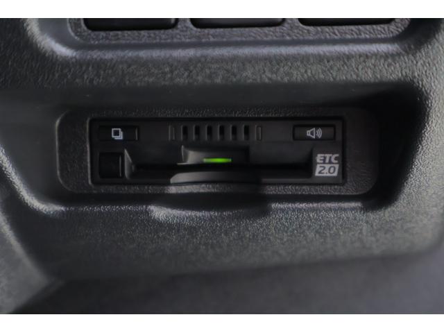 ハイエースバン スーパーＧＬダークプライムＩＩ　４ＷＤ　衝突被害軽減ブレーキ　純正ナビ地デジＴＶ　全周囲カメラ　スマートキー　ＥＴＣ２．０　車線逸脱警報　オートハイビーム　クリアランスソナー　両側電動ドア　ＬＥＤライト　デジタルミラー　ＡＣ１００Ｖ電源　ドラレコ　ワンオーナー（30枚目）