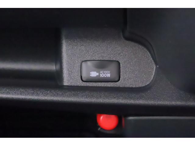 ハイエースバン スーパーＧＬダークプライムＩＩ　４ＷＤ　衝突被害軽減ブレーキ　純正ナビ地デジＴＶ　全周囲カメラ　スマートキー　ＥＴＣ２．０　車線逸脱警報　オートハイビーム　クリアランスソナー　両側電動ドア　ＬＥＤライト　デジタルミラー　ＡＣ１００Ｖ電源　ドラレコ　ワンオーナー（32枚目）