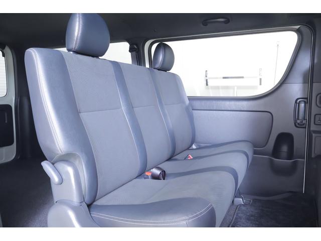 ハイエースバン スーパーＧＬダークプライムＩＩ　４ＷＤ　衝突被害軽減ブレーキ　純正ナビ地デジＴＶ　全周囲カメラ　スマートキー　ＥＴＣ２．０　車線逸脱警報　オートハイビーム　クリアランスソナー　両側電動ドア　ＬＥＤライト　デジタルミラー　ＡＣ１００Ｖ電源　ドラレコ　ワンオーナー（42枚目）