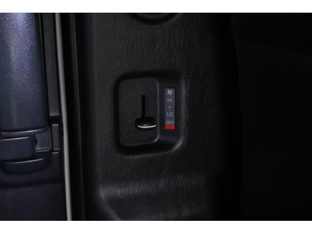 ハイエースバン スーパーＧＬダークプライムＩＩ　４ＷＤ　衝突被害軽減ブレーキ　純正ナビ地デジＴＶ　全周囲カメラ　スマートキー　ＥＴＣ２．０　車線逸脱警報　オートハイビーム　クリアランスソナー　両側電動ドア　ＬＥＤライト　デジタルミラー　ＡＣ１００Ｖ電源　ドラレコ　ワンオーナー（44枚目）