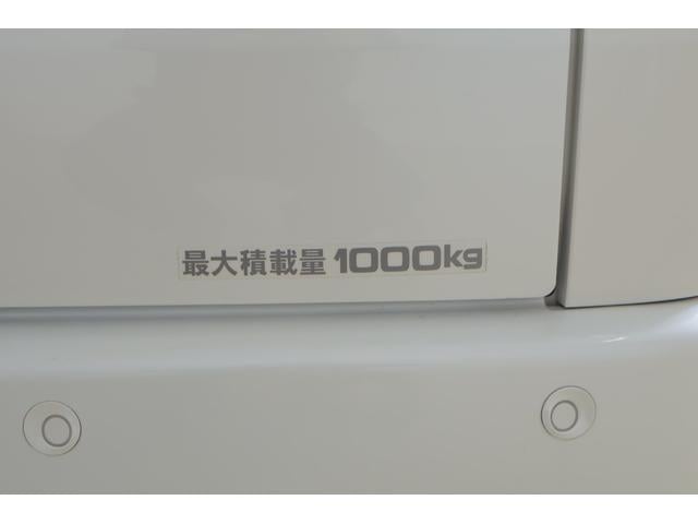 ハイエースバン スーパーＧＬダークプライムＩＩ　４ＷＤ　衝突被害軽減ブレーキ　純正ナビ地デジＴＶ　全周囲カメラ　スマートキー　ＥＴＣ２．０　車線逸脱警報　オートハイビーム　クリアランスソナー　両側電動ドア　ＬＥＤライト　デジタルミラー　ＡＣ１００Ｖ電源　ドラレコ　ワンオーナー（48枚目）