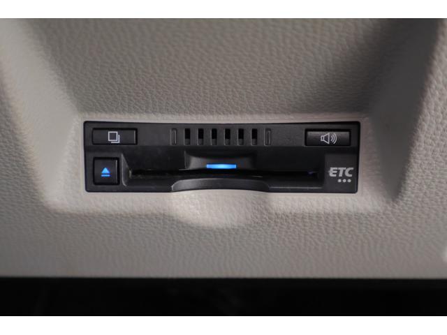 ヤリス ハイブリッドＺ　衝突被害軽減ブレーキ　純正８インチＤＡナビ　地デジＴＶ　全周囲カメラ　ＢＳＭ　スマートキー　ＥＴＣ　レーダークルーズ　オートハイビーム　車線逸脱警報　クリアランスソナー　シートヒーター　先行車発進告知機能　ＬＥＤヘッドライト　横滑り防止装置（31枚目）