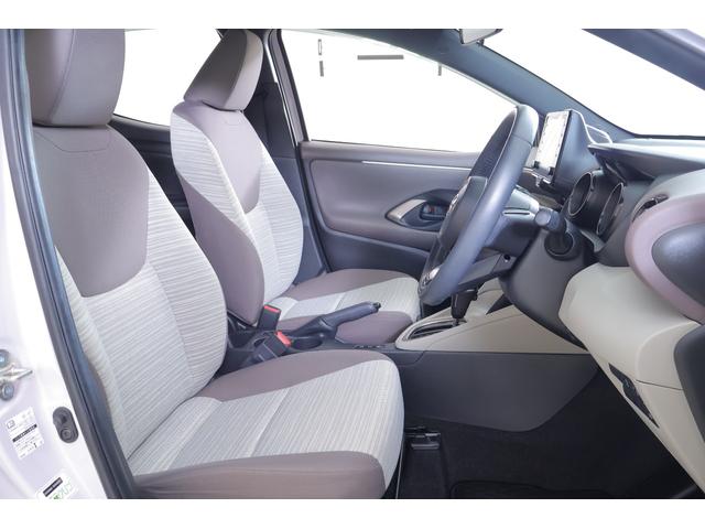 ヤリス ハイブリッドＺ　衝突被害軽減ブレーキ　純正８インチＤＡナビ　地デジＴＶ　全周囲カメラ　ＢＳＭ　スマートキー　ＥＴＣ　レーダークルーズ　オートハイビーム　車線逸脱警報　クリアランスソナー　シートヒーター　先行車発進告知機能　ＬＥＤヘッドライト　横滑り防止装置（36枚目）