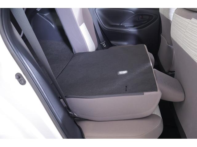 ヤリス ハイブリッドＺ　衝突被害軽減ブレーキ　純正８インチＤＡナビ　地デジＴＶ　全周囲カメラ　ＢＳＭ　スマートキー　ＥＴＣ　レーダークルーズ　オートハイビーム　車線逸脱警報　クリアランスソナー　シートヒーター　先行車発進告知機能　ＬＥＤヘッドライト　横滑り防止装置（42枚目）