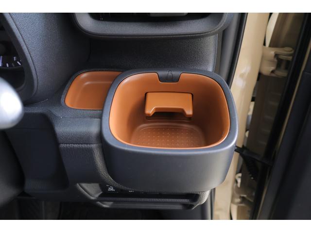 シエンタ ハイブリッドG 衝突被害軽減ブレーキ レーダークルーズ 純正8インチDAナビ 全周囲カメラ BSM スマートキー ドラレコ ETC オートハイビーム 車線逸脱警報 クリアランスソナー 両側電動ドア Bluetooth接続 LEDヘッドライト 横滑り防止装置(35枚目)