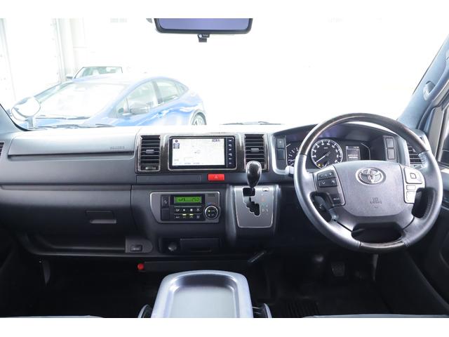 ハイエースバン スーパーＧＬ　ダークプライムＩＩ　衝突被害軽減ブレーキ　純正ナビ　地デジＴＶ　バックカメラ　スマートキー　ＥＴＣ　車線逸脱警報　オートハイビーム　クリアランスソナー　ＬＥＤヘッドライト　デジタルミラー　ＡＣ１００Ｖ電源　Ｂｌｕｅｔｏｏｔｈ接続　横滑防止装置（12枚目）