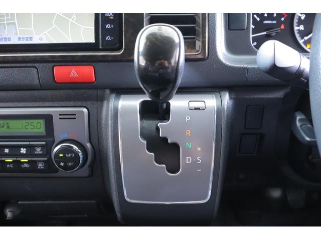 ハイエースバン スーパーＧＬ　ダークプライムＩＩ　衝突被害軽減ブレーキ　純正ナビ　地デジＴＶ　バックカメラ　スマートキー　ＥＴＣ　車線逸脱警報　オートハイビーム　クリアランスソナー　ＬＥＤヘッドライト　デジタルミラー　ＡＣ１００Ｖ電源　Ｂｌｕｅｔｏｏｔｈ接続　横滑防止装置（21枚目）