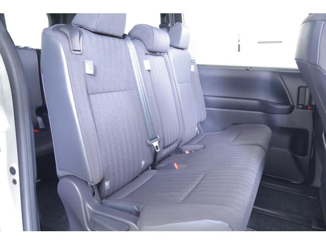 ヴォクシー Ｓ－Ｇ　４ＷＤ　衝突被害軽減ブレーキ　１０．５インチＤＡナビ　地デジＴＶ　バックカメラ　スマートキー　ＥＴＣ２．０　オートハイビーム　レーダークルーズ　車線逸脱警報　クリアランスソナー　両側電動ドア　先行車発進告知機能　ＬＥＤヘッドライト　横滑り防止装置（39枚目）