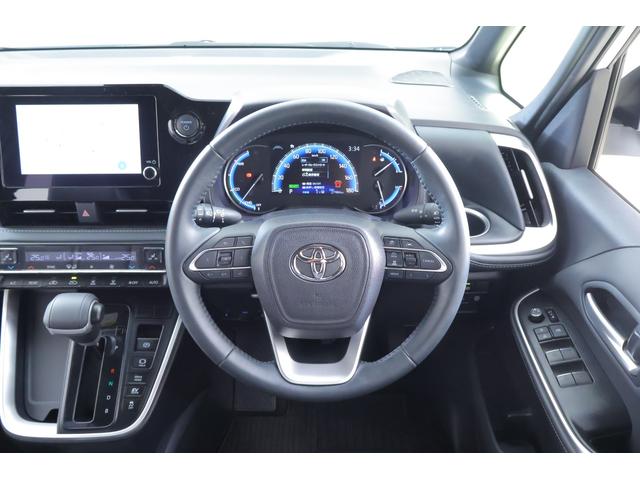 ノア ハイブリッドＳ－Ｚ　衝突被害軽減ブレーキ　レーダークルーズ　純正８インチＤＡ　バックカメラ　スマートキー　ＥＴＣ２．０　オートハイビーム　車線逸脱警報　クリアランスソナー　両側電動ドア　ＡＣ１００Ｖ－１５００Ｗ　シートヒーター　ＬＥＤヘッドライト　ワンオーナー（13枚目）