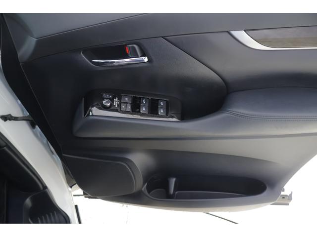 アルファードハイブリッド Ｓ　タイプゴールド　４ＷＤ　モデリスタフルエアロ　サンルーフ　衝突被害軽減ブレーキ　９インチＤＡナビ地デジ　バックカメラ　ＥＴＣ　レーダークルーズ　車線逸脱警報　オートハイビーム　クリアランスソナー　ＡＣ１００Ｖ－１５００Ｗ　パワーバックドア　３眼ＬＥＤライト（40枚目）