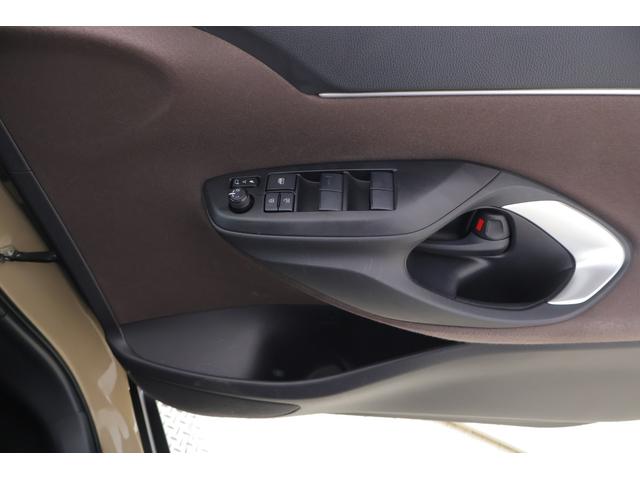 ヤリスクロス ハイブリッドＺ　衝突被害軽減ブレーキ　８インチＤＡ地デジＴＶ　全周囲カメラ　ＢＳＭ　レーダークルーズ　車線逸脱警報　オートハイビーム　クリアランスソナー　ＥＴＣ　パワーシート　シートヒーター　ドラレコ　Ｂｌｕｅｔｏｏｔｈ接続　ＬＥＤヘッドライト　横滑り防止装置（36枚目）