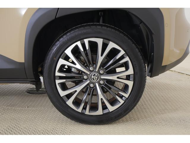 ヤリスクロス ハイブリッドＺ　衝突被害軽減ブレーキ　８インチＤＡ地デジＴＶ　全周囲カメラ　ＢＳＭ　レーダークルーズ　車線逸脱警報　オートハイビーム　クリアランスソナー　ＥＴＣ　パワーシート　シートヒーター　ドラレコ　Ｂｌｕｅｔｏｏｔｈ接続　ＬＥＤヘッドライト　横滑り防止装置（51枚目）