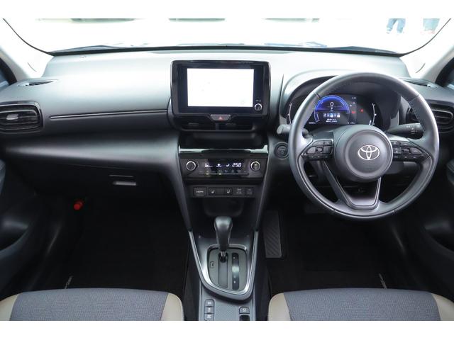 ヤリスクロス ハイブリッドＺ　衝突被害軽減ブレーキ　レーダークルーズ　純正８インチＤＡ　全周囲カメラ　スマートキー　ＥＴＣ　車線逸脱警報　オートハイビーム　ＢＳＭ　クリアランスソナー　前後ドラレコ　シートヒーター　ステアリングヒーター　ＬＥＤライト　パワーバックドア（12枚目）