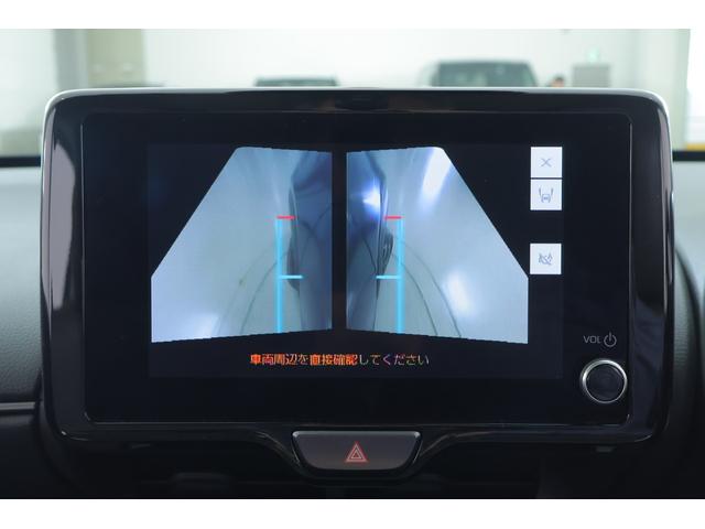 ヤリスクロス ハイブリッドＺ　衝突被害軽減ブレーキ　レーダークルーズ　純正８インチＤＡ　全周囲カメラ　スマートキー　ＥＴＣ　車線逸脱警報　オートハイビーム　ＢＳＭ　クリアランスソナー　前後ドラレコ　シートヒーター　ステアリングヒーター　ＬＥＤライト　パワーバックドア（16枚目）