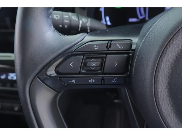 ヤリスクロス ハイブリッドＺ　衝突被害軽減ブレーキ　レーダークルーズ　純正８インチＤＡ　全周囲カメラ　スマートキー　ＥＴＣ　車線逸脱警報　オートハイビーム　ＢＳＭ　クリアランスソナー　前後ドラレコ　シートヒーター　ステアリングヒーター　ＬＥＤライト　パワーバックドア（22枚目）