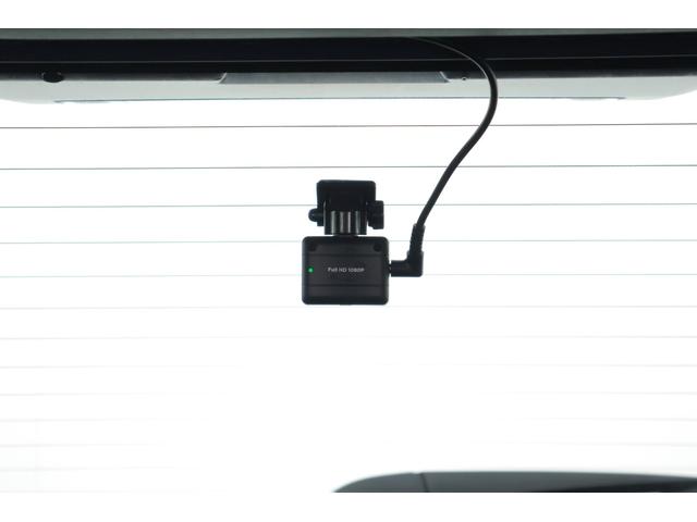 ヤリスクロス ハイブリッドＺ　衝突被害軽減ブレーキ　レーダークルーズ　純正８インチＤＡ　全周囲カメラ　スマートキー　ＥＴＣ　車線逸脱警報　オートハイビーム　ＢＳＭ　クリアランスソナー　前後ドラレコ　シートヒーター　ステアリングヒーター　ＬＥＤライト　パワーバックドア（33枚目）