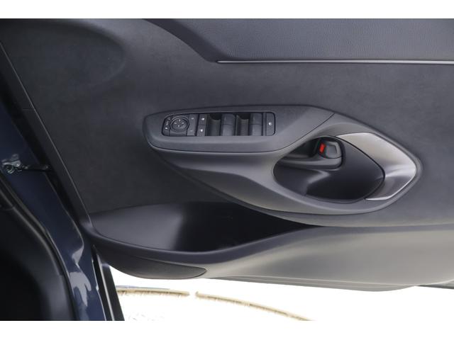 ヤリスクロス ハイブリッドＺ　衝突被害軽減ブレーキ　レーダークルーズ　純正８インチＤＡ　全周囲カメラ　スマートキー　ＥＴＣ　車線逸脱警報　オートハイビーム　ＢＳＭ　クリアランスソナー　前後ドラレコ　シートヒーター　ステアリングヒーター　ＬＥＤライト　パワーバックドア（37枚目）