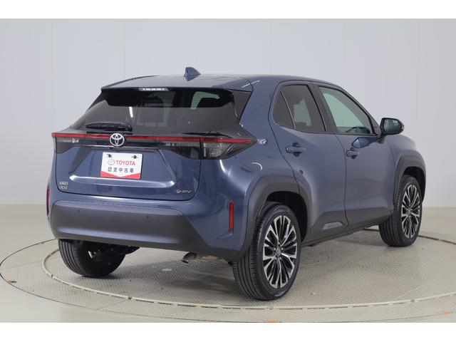 ヤリスクロス ハイブリッドＺ　衝突被害軽減ブレーキ　レーダークルーズ　純正８インチＤＡ　全周囲カメラ　スマートキー　ＥＴＣ　車線逸脱警報　オートハイビーム　ＢＳＭ　クリアランスソナー　前後ドラレコ　シートヒーター　ステアリングヒーター　ＬＥＤライト　パワーバックドア（50枚目）