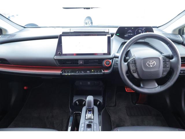 プリウス Ｚ　４ＷＤ　パノラマルーフ　衝突被害軽減ブレーキ　ＢＳＭ　１２．３インチＤＡ　地デジＴＶ　全周囲カメラ　レーダークルーズ　車線逸脱警報　シートヒーター＆クール　ステアリングヒーター　ＡＣ１００Ｖ－１５００Ｗ　デジタルミラー　前後ドラレコ　パワーバックドア（12枚目）