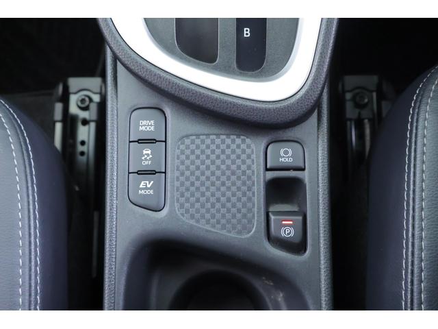 ヤリスクロス ハイブリッドＺ　衝突被害軽減ブレーキ　レーダークルーズ　純正８インチＤＡ　全周囲カメラ　オートハイビーム　車線逸脱警報　クリアランスソナー　スマートキー　ＥＴＣ　シートヒーター　ステアリングヒーター　Ｂｌｕｅｔｏｏｔｈ接続　ＬＥＤヘッドライト　横滑防止装置（28枚目）