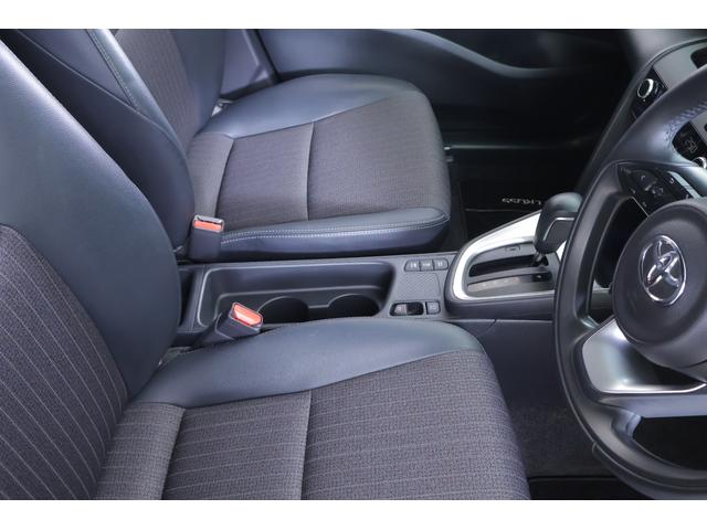 ヤリスクロス ハイブリッドＺ　衝突被害軽減ブレーキ　レーダークルーズ　純正８インチＤＡ　全周囲カメラ　オートハイビーム　車線逸脱警報　クリアランスソナー　スマートキー　ＥＴＣ　シートヒーター　ステアリングヒーター　Ｂｌｕｅｔｏｏｔｈ接続　ＬＥＤヘッドライト　横滑防止装置（31枚目）