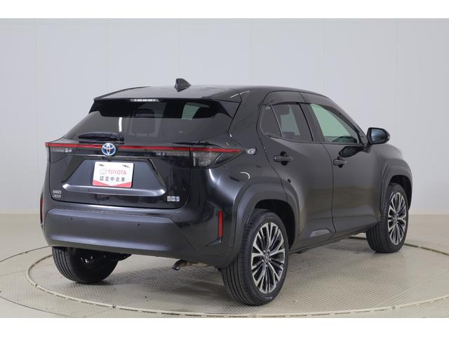 ヤリスクロス ハイブリッドＺ　衝突被害軽減ブレーキ　レーダークルーズ　純正８インチＤＡ　全周囲カメラ　オートハイビーム　車線逸脱警報　クリアランスソナー　スマートキー　ＥＴＣ　シートヒーター　ステアリングヒーター　Ｂｌｕｅｔｏｏｔｈ接続　ＬＥＤヘッドライト　横滑防止装置（44枚目）