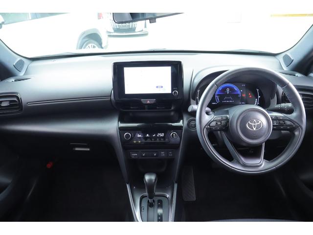 ヤリスクロス ハイブリッド　Ｚ　衝突被害軽減ブレーキ　純正８インチＤＡナビ　地デジＴＶ　全周囲カメラ　スマートキー　ＥＴＣ２．０　レーダークルーズ　車線逸脱警報　オートハイビーム　ＢＳＭ　クリアランスソナー　シートヒーター　ステアリングヒーター　ＬＥＤライト　横滑り防止装置（12枚目）