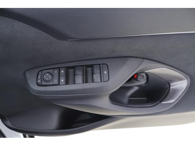 ヤリスクロス ハイブリッド　Ｚ　衝突被害軽減ブレーキ　純正８インチＤＡナビ　地デジＴＶ　全周囲カメラ　スマートキー　ＥＴＣ２．０　レーダークルーズ　車線逸脱警報　オートハイビーム　ＢＳＭ　クリアランスソナー　シートヒーター　ステアリングヒーター　ＬＥＤライト　横滑り防止装置（32枚目）