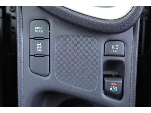 ヤリスクロス Ｚ　衝突被害軽減ブレーキ　レーダークルーズ　８インチＤＡナビ　地デジＴＶ　全周囲カメラ　ＢＳＭ　オートハイビーム　車線逸脱警報　クリアランスソナー　スマートキー　ＥＴＣ２．０　シートヒーター　ステアリングヒーター　前後ドラレコ　パワーバックドア　ワンオーナー（28枚目）