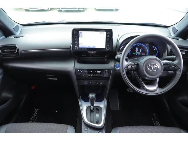 ヤリスクロス ハイブリッドＺ　衝突被害軽減ブレーキ　レーダークルーズ　８インチＤＡナビ　地デジＴＶ　全周囲カメラ　ＢＳＭ　オートハイビーム　車線逸脱警報　クリアランスソナー　スマートキー　ＥＴＣ　シートヒーター　ステアリングヒーター　ドラレコ　ＬＥＤヘッドライト（12枚目）