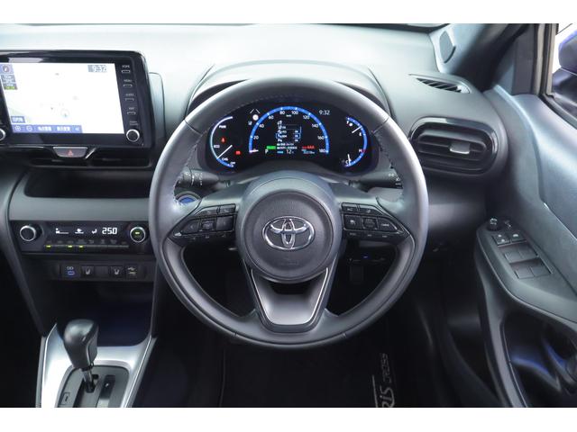 ヤリスクロス ハイブリッドＺ　衝突被害軽減ブレーキ　レーダークルーズ　８インチＤＡナビ　地デジＴＶ　全周囲カメラ　ＢＳＭ　オートハイビーム　車線逸脱警報　クリアランスソナー　スマートキー　ＥＴＣ　シートヒーター　ステアリングヒーター　ドラレコ　ＬＥＤヘッドライト（13枚目）