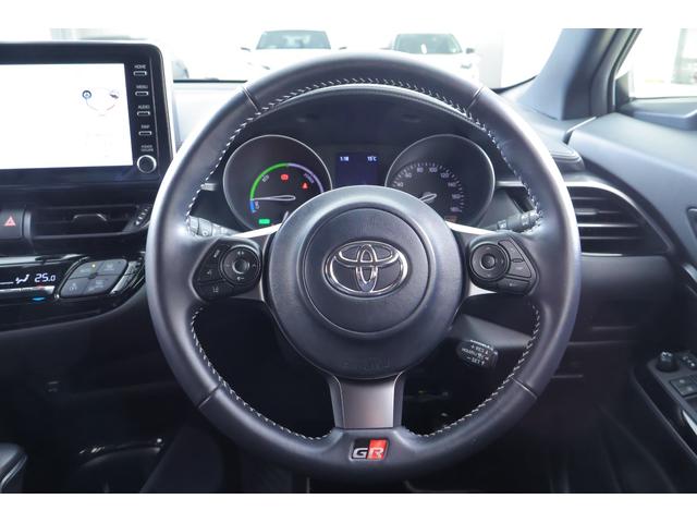 Ｃ－ＨＲ Ｓ　ＧＲスポーツ　衝突被害軽減ブレーキ　レーダークルーズ　８インチＤＡ　地デジＴＶ　全周囲カメラ　ＢＳＭ　オートハイビーム　車線逸脱警報　スマートキー　ＥＴＣ　シートヒーター　ドラレコ　ＬＥＤヘッドライト　Ｂｌｕｅｔｏｏｔｈ接続　横滑り防止装置（13枚目）