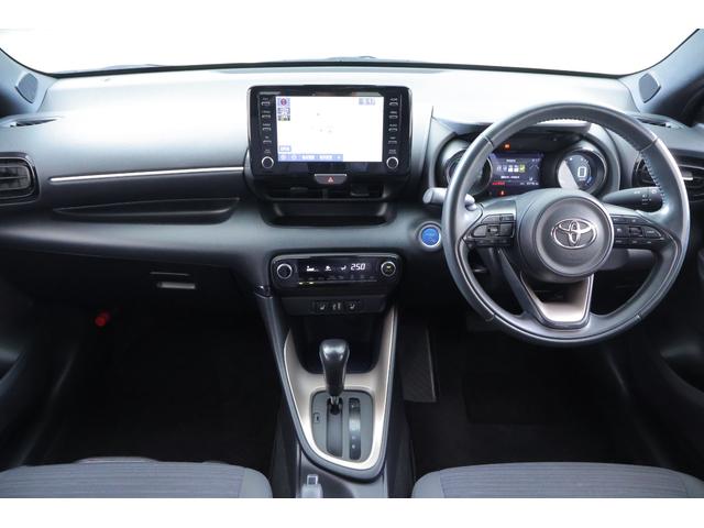 ヤリス ハイブリッドZ 衝突被害軽減ブレーキ 純正8インチDAナビ 全周囲カメラ スマートキー ETC レーダークルーズ オートハイビーム 車線逸脱警報 シートヒーター 先行車発進告知機能 Bluetooth接続 LEDヘッドライト 横滑り防止装置 ワンオーナー(12枚目)