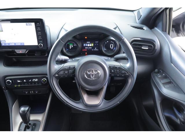 ヤリス ハイブリッドZ 衝突被害軽減ブレーキ 純正8インチDAナビ 全周囲カメラ スマートキー ETC レーダークルーズ オートハイビーム 車線逸脱警報 シートヒーター 先行車発進告知機能 Bluetooth接続 LEDヘッドライト 横滑り防止装置 ワンオーナー(13枚目)