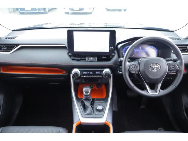 ＲＡＶ４ アドベンチャー　４ＷＤ　衝突被害軽減ブレーキ　デジタルミラー　１０．５インチＤＡナビ　地デジＴＶ　バックカメラ　ＢＳＭ　レーダークルーズ　車線逸脱警報　クリアランスソナー　ドラレコ　ＥＴＣ　シートヒーター＆クール　パワーシート　ステアリングヒーター　ワンオーナー（12枚目）