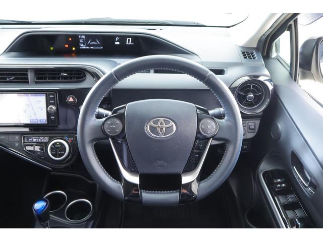 アクア クロスオーバー　衝突被害軽減ブレーキ　純正ＳＤナビ　地デジＴＶ　バックカメラ　スマートキー　ＥＴＣ　オートハイビーム　車線逸脱警報　シートヒーター　先行車発進告知機能　Ｂｌｕｅｔｏｏｔｈ接続　ＬＥＤヘッドライト　純正アルミ　横滑り防止装置（13枚目）