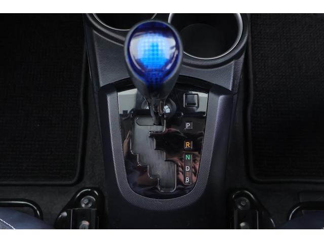 アクア クロスオーバー　衝突被害軽減ブレーキ　純正ＳＤナビ　地デジＴＶ　バックカメラ　スマートキー　ＥＴＣ　オートハイビーム　車線逸脱警報　シートヒーター　先行車発進告知機能　Ｂｌｕｅｔｏｏｔｈ接続　ＬＥＤヘッドライト　純正アルミ　横滑り防止装置（23枚目）