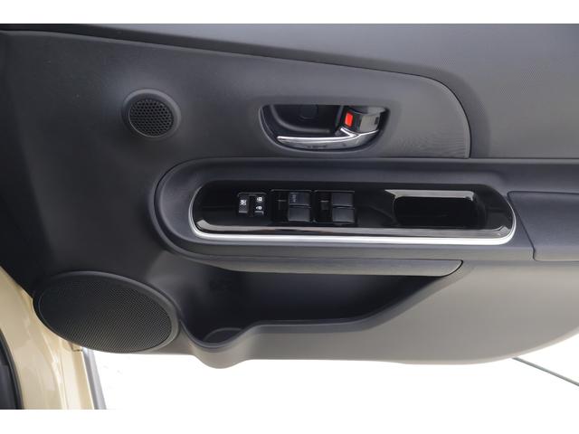 アクア クロスオーバー　衝突被害軽減ブレーキ　純正ＳＤナビ　地デジＴＶ　バックカメラ　スマートキー　ＥＴＣ　オートハイビーム　車線逸脱警報　シートヒーター　先行車発進告知機能　Ｂｌｕｅｔｏｏｔｈ接続　ＬＥＤヘッドライト　純正アルミ　横滑り防止装置（29枚目）