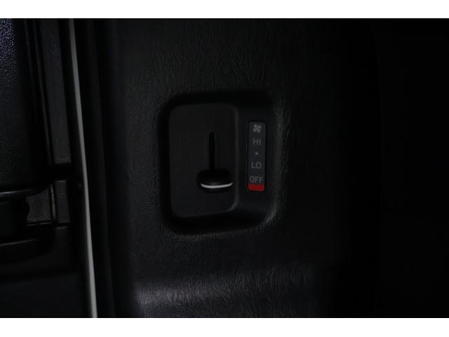 ハイエースバン スーパーＧＬ　ダークプライムＩＩ　衝突被害軽減ブレーキ　９インチナビ　地デジＴＶ　全周囲カメラ　スマートキー　ＥＴＣ　車線逸脱警報　オートハイビーム　電動格納ミラー　ＬＥＤヘッドライト　ＡＣ１００Ｖ電源　Ｂｌｕｅｔｏｏｔｈ接続　ドラレコ　横滑り防止装置（35枚目）